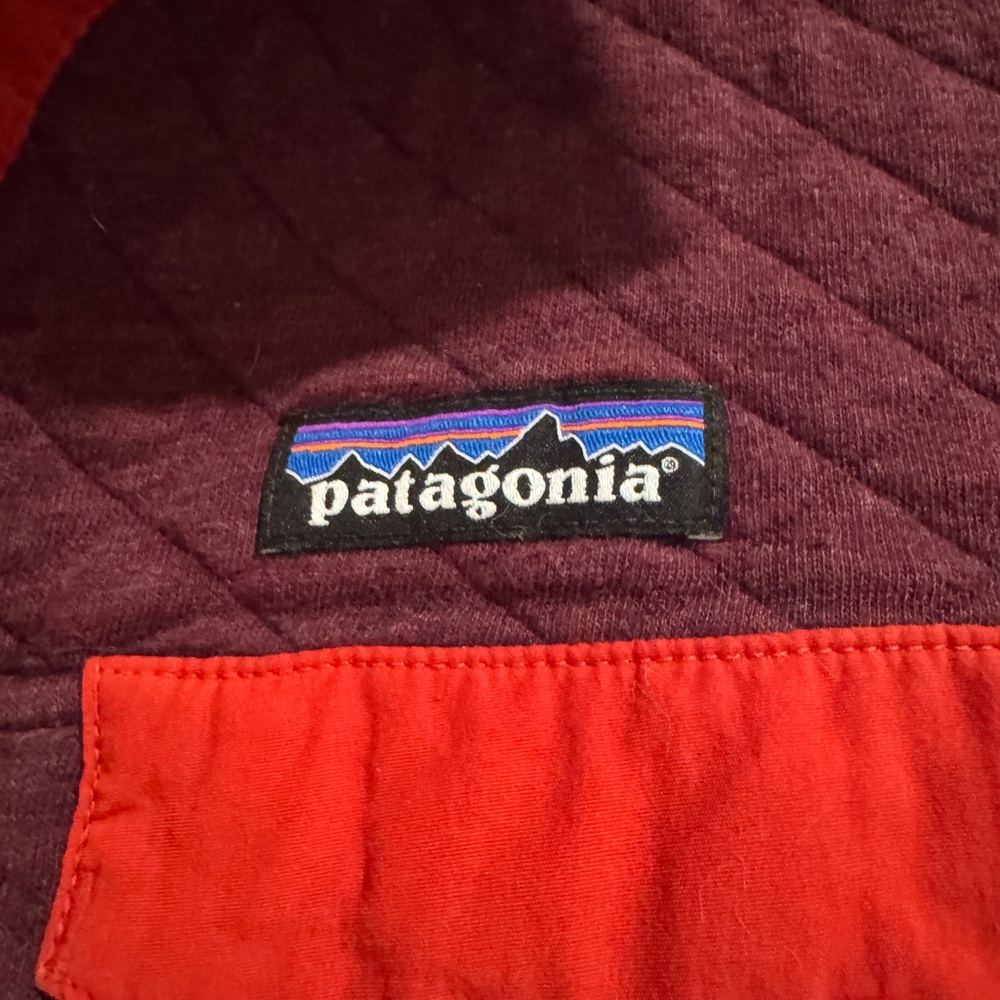Patagonia quilted Burgundy quartz up